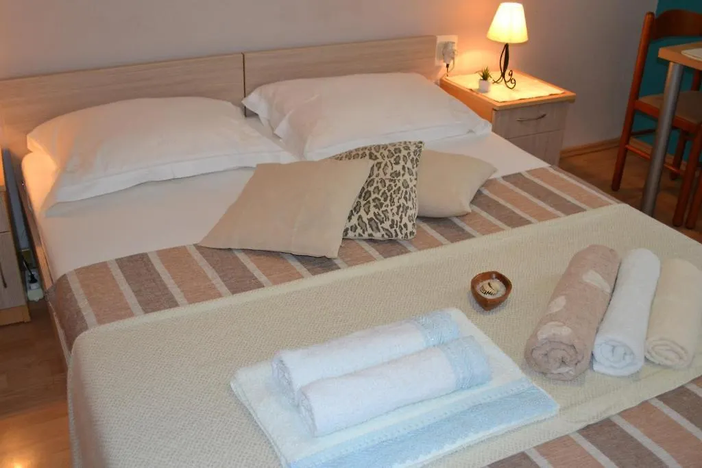 Miriam Rooms Zadar 0*,