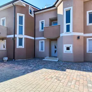 Lovely 400m From The Sea Apartament Fažana
